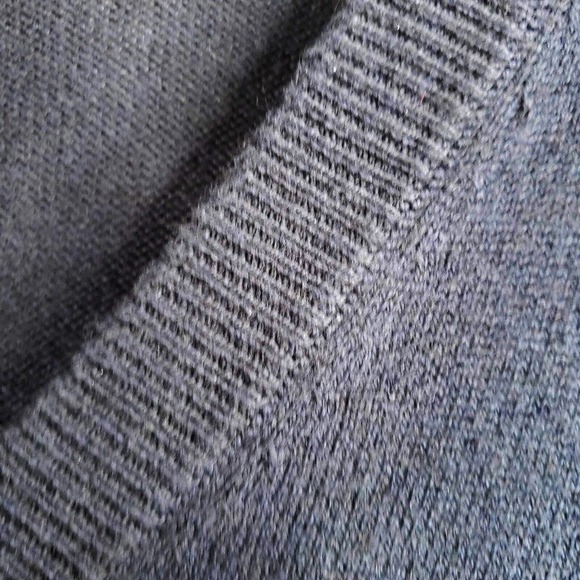 LL Bean Sweater Men’s Size XXL Navy Blue CashmereCotton Pullover V-Neck Knit New - Picture 4 of 9